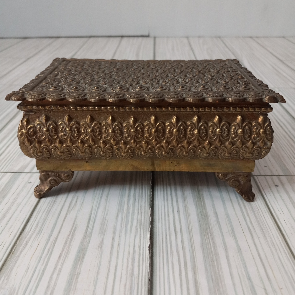 Vintage Hollywood Regency Solid Brass Ornate Footed Vanity Jewelry Trinket Box